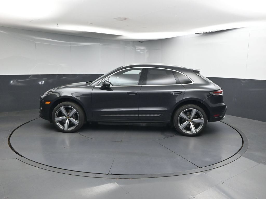 Certified 2024 Porsche Macan AWD/4WD image 2