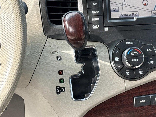 Used 2011 Toyota Sienna XLE image 23