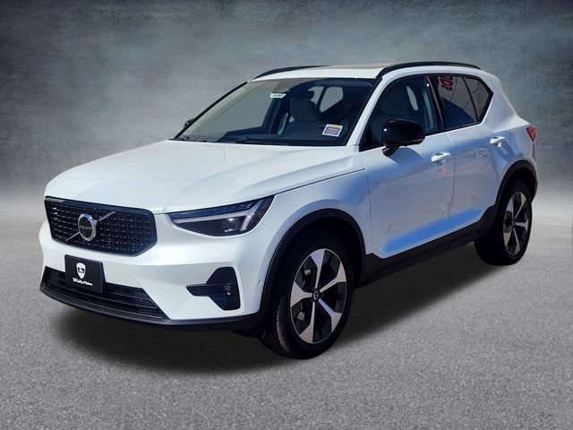 New 2026 Volvo XC40 B5 Plus w/ Protection Package Premier AWD/4WD image 3