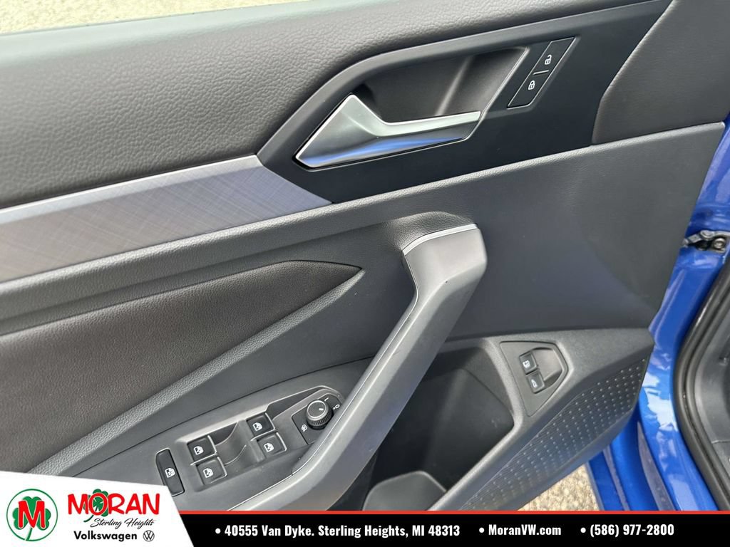 Used 2023 Volkswagen Jetta SE w/ Panoramic Sunroof Package FWD image 17