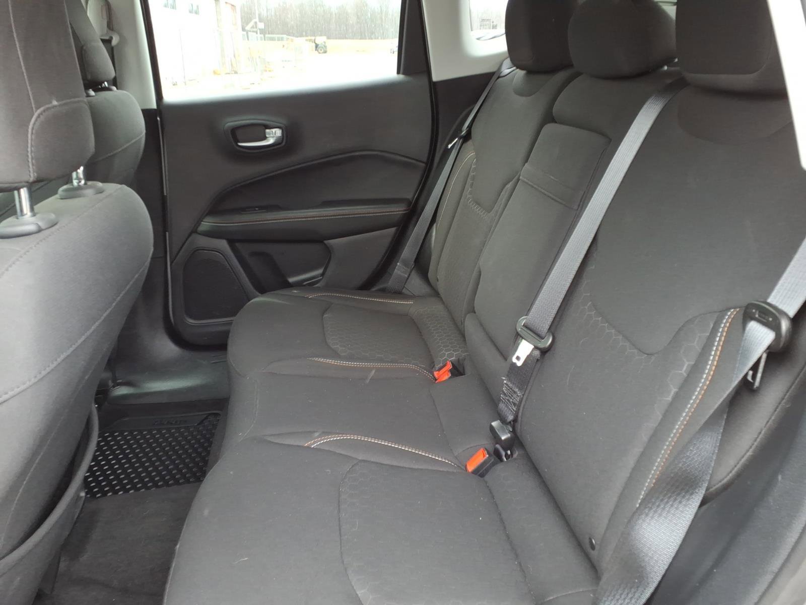 Used 2018 Jeep Compass Sport w/ Tech Group image 9