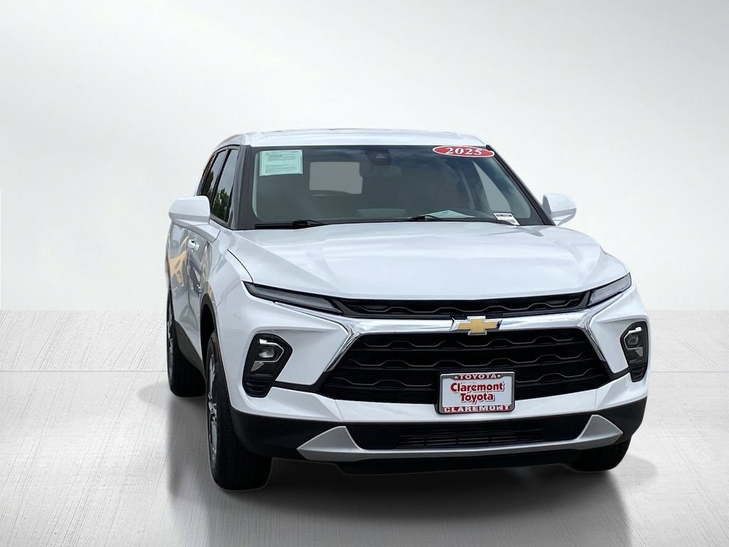 Used 2025 Chevrolet Blazer LT FWD image 13