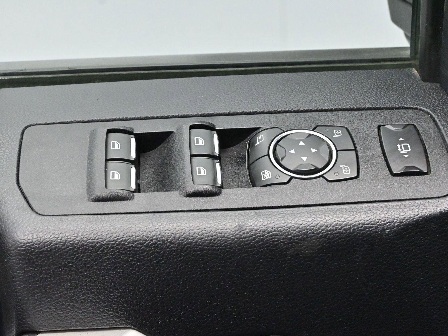 Used 2020 Ford F350 Lariat w/ Lariat Value Package image 11