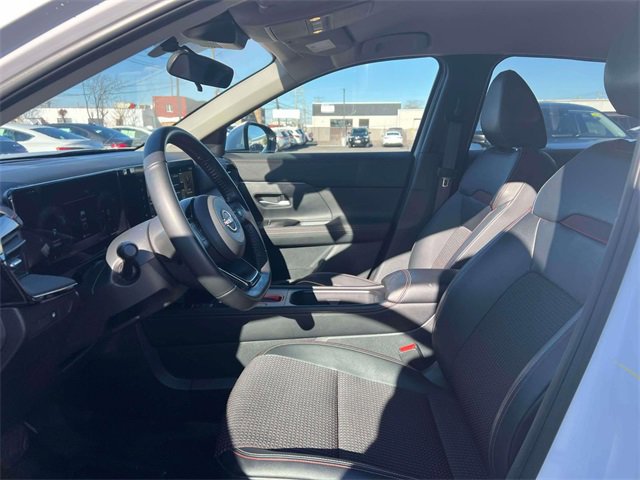 Used 2025 Nissan Kicks SR image 17