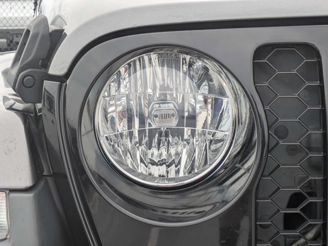 Used 2022 Jeep Gladiator Sport AWD/4WD image 9
