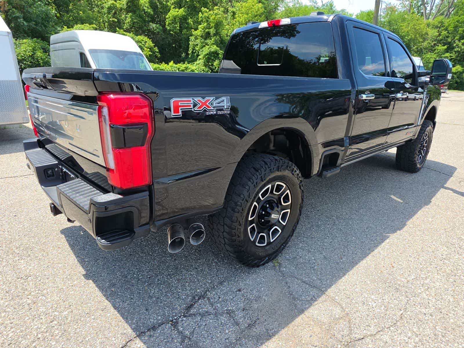 Used 2024 Ford F350 Platinum AWD/4WD image 7