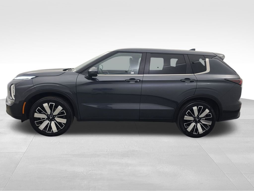 Used 2025 Mitsubishi Outlander SE image 7