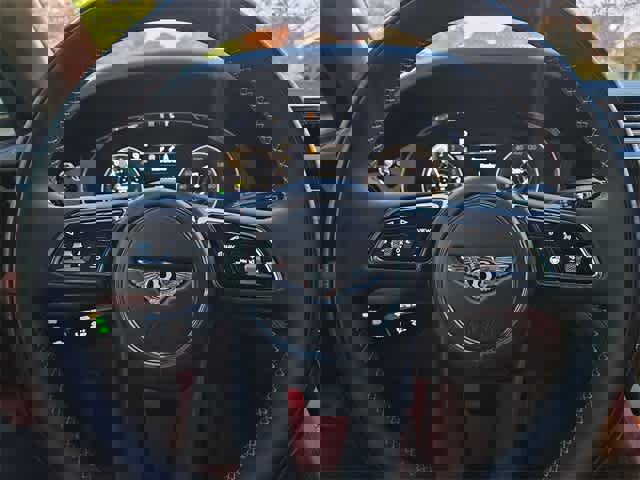 Used 2023 Bentley Bentayga Plug-In Hybrid image 24