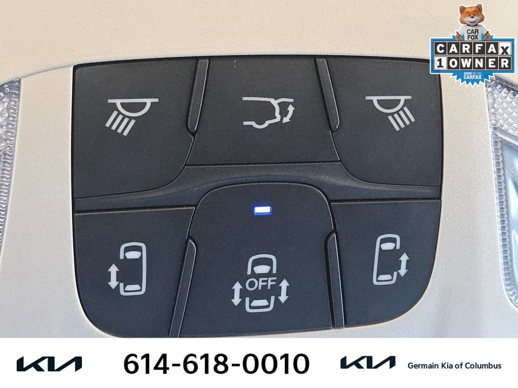 Used 2023 Chrysler Voyager LX image 36