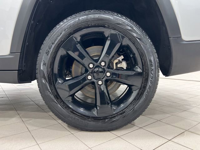 Used 2023 Jeep Grand Cherokee L Limited w/ Black Appearance Package AWD/4WD image 24