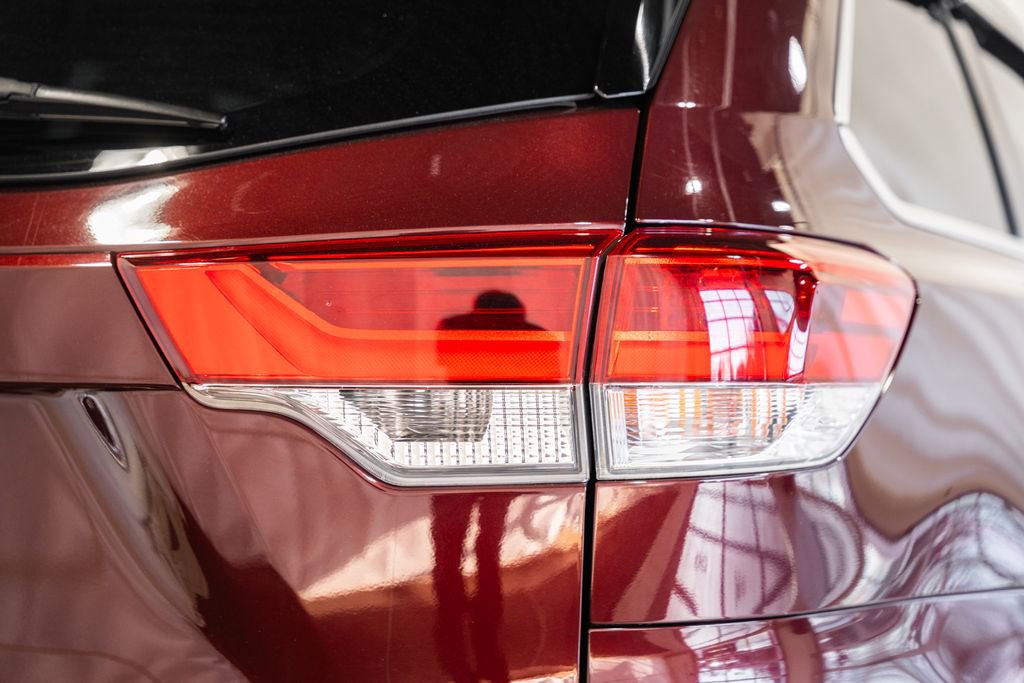 Used 2019 Toyota Highlander XLE image 6
