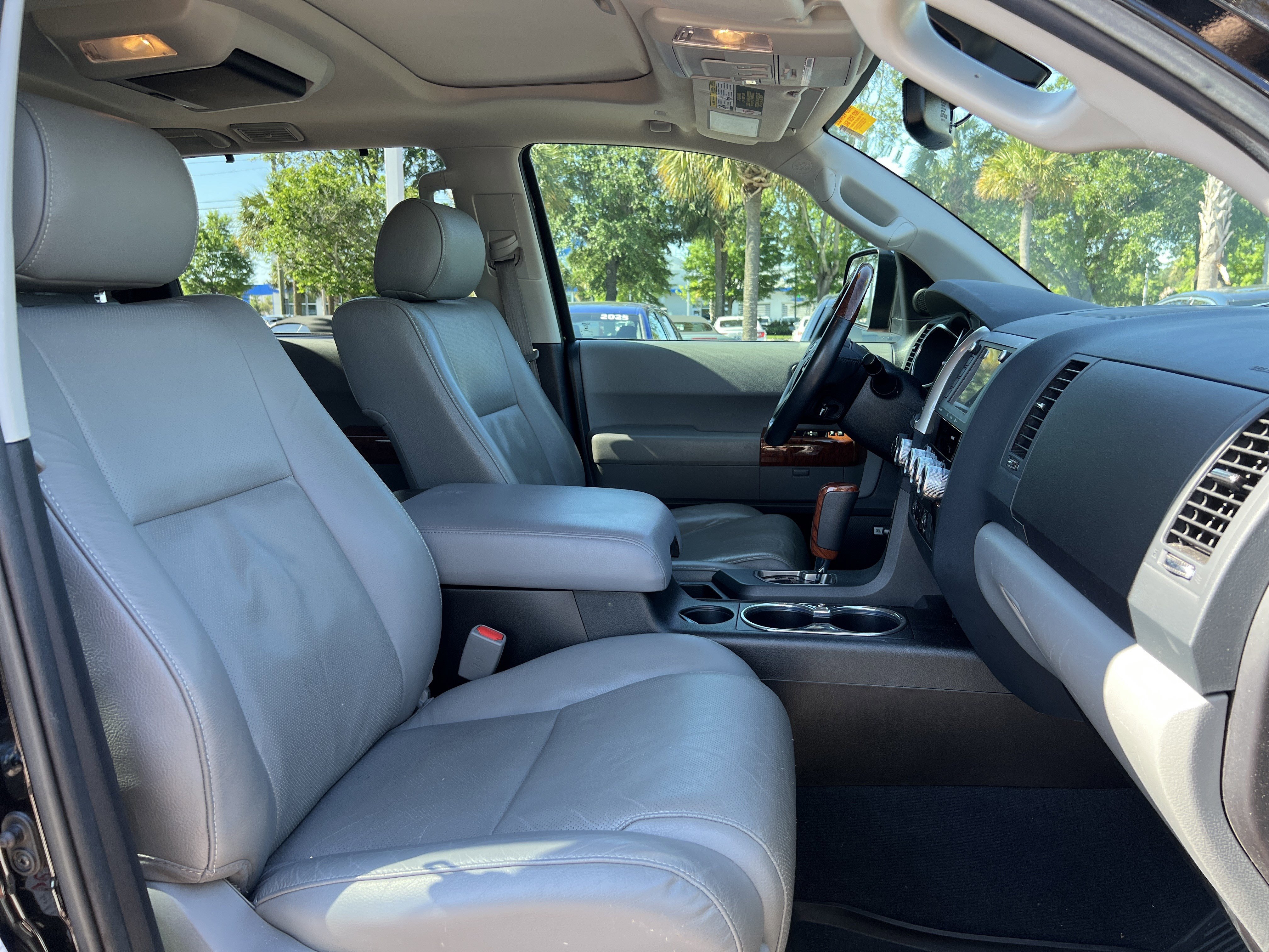 Used 2021 Toyota Sequoia Platinum AWD/4WD image 34