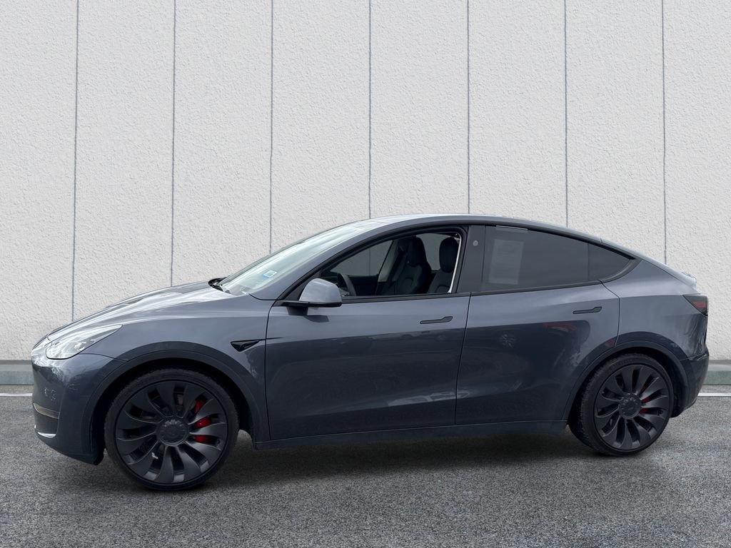Used 2023 Tesla Model Y Performance image 2