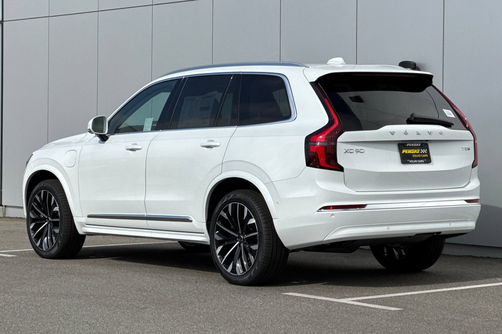 New 2026 Volvo XC90 T8 Ultra w/ Protection Package AWD/4WD image 3