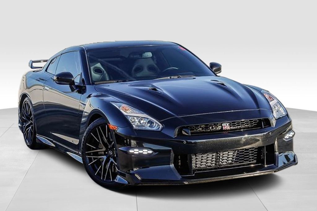 Used 2024 Nissan GT-R Premium w/ Premium Interior Package image 2