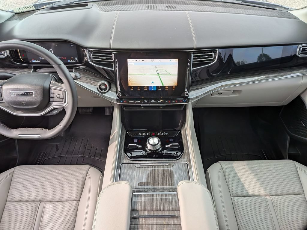 Used 2022 Jeep Wagoneer Series III AWD/4WD image 31