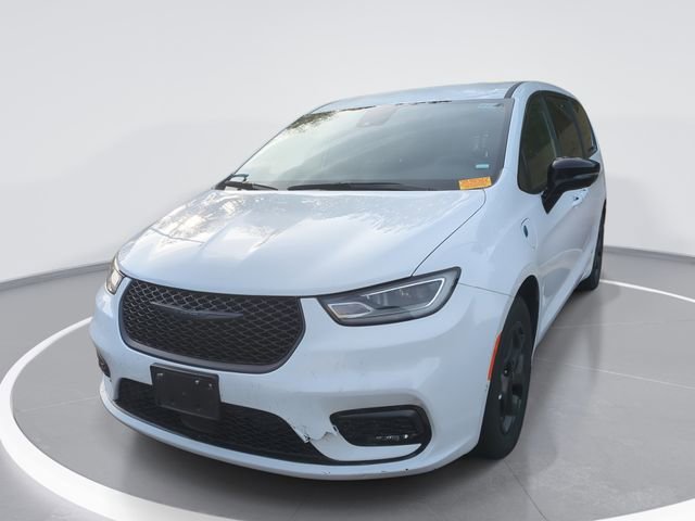 Used 2024 Chrysler Pacifica Select image 1