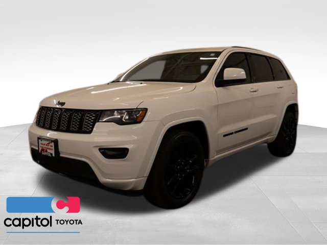 Used 2017 Jeep Grand Cherokee Altitude AWD/4WD image 5