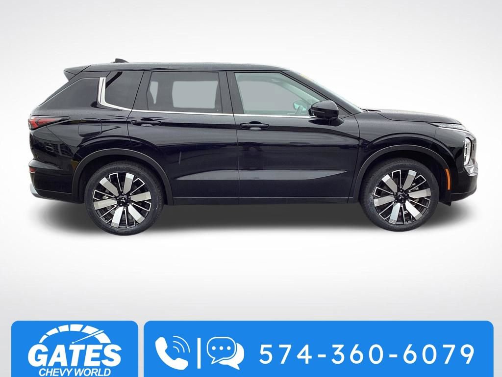 Used 2025 Mitsubishi Outlander SE image 10