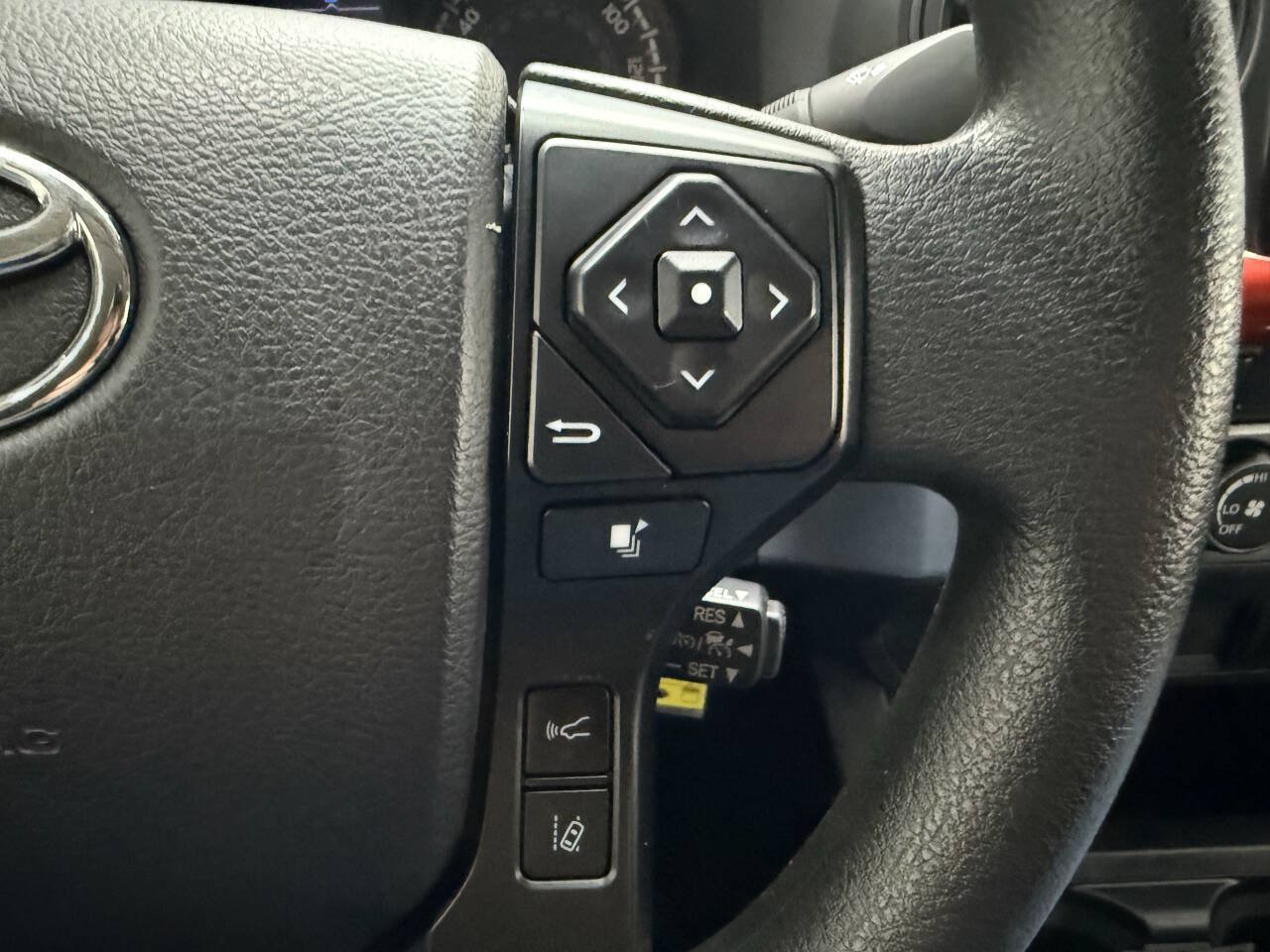 Used 2021 Toyota Tacoma SR AWD/4WD image 24
