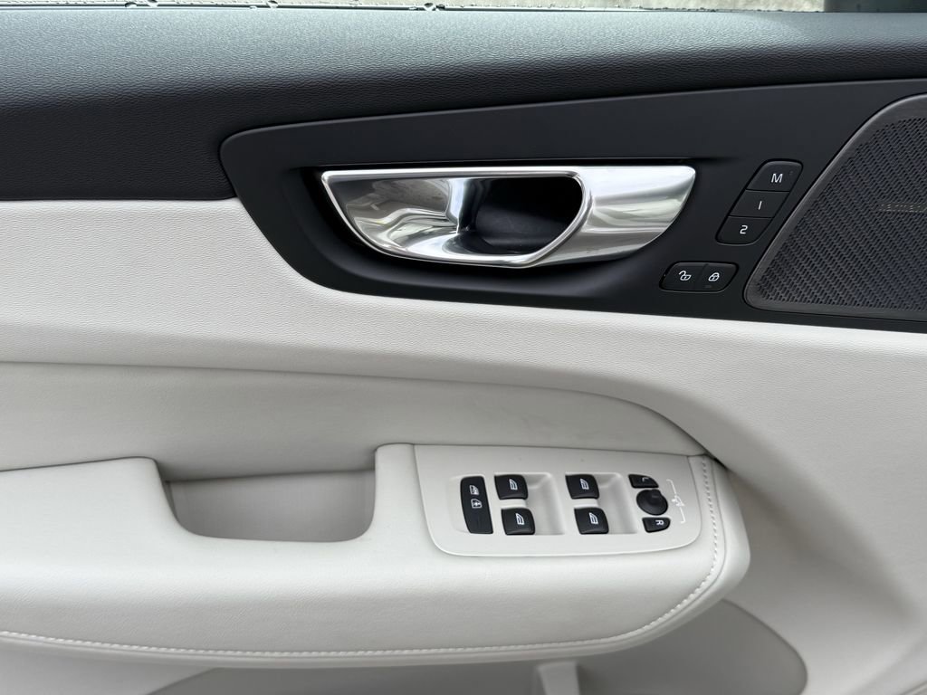 New 2026 Volvo XC60 T8 Ultra w/ Protection Package Premier image 15