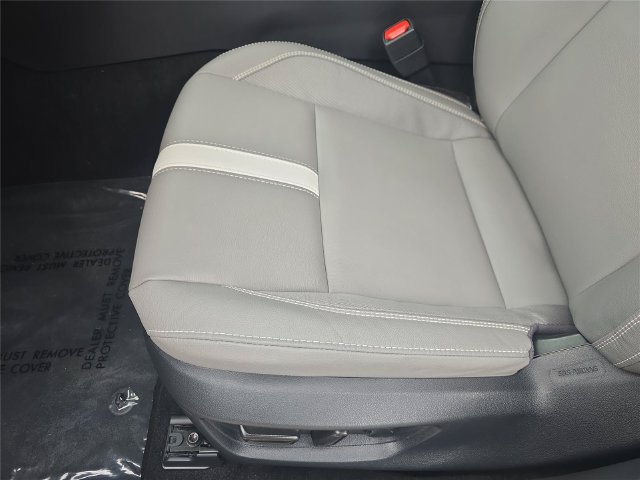 Used 2025 Toyota Camry SE w/ Convenience Package FWD image 16