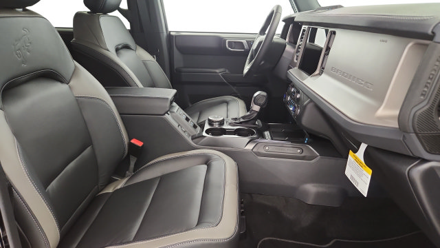Used 2025 Ford Bronco Outer Banks AWD/4WD image 23