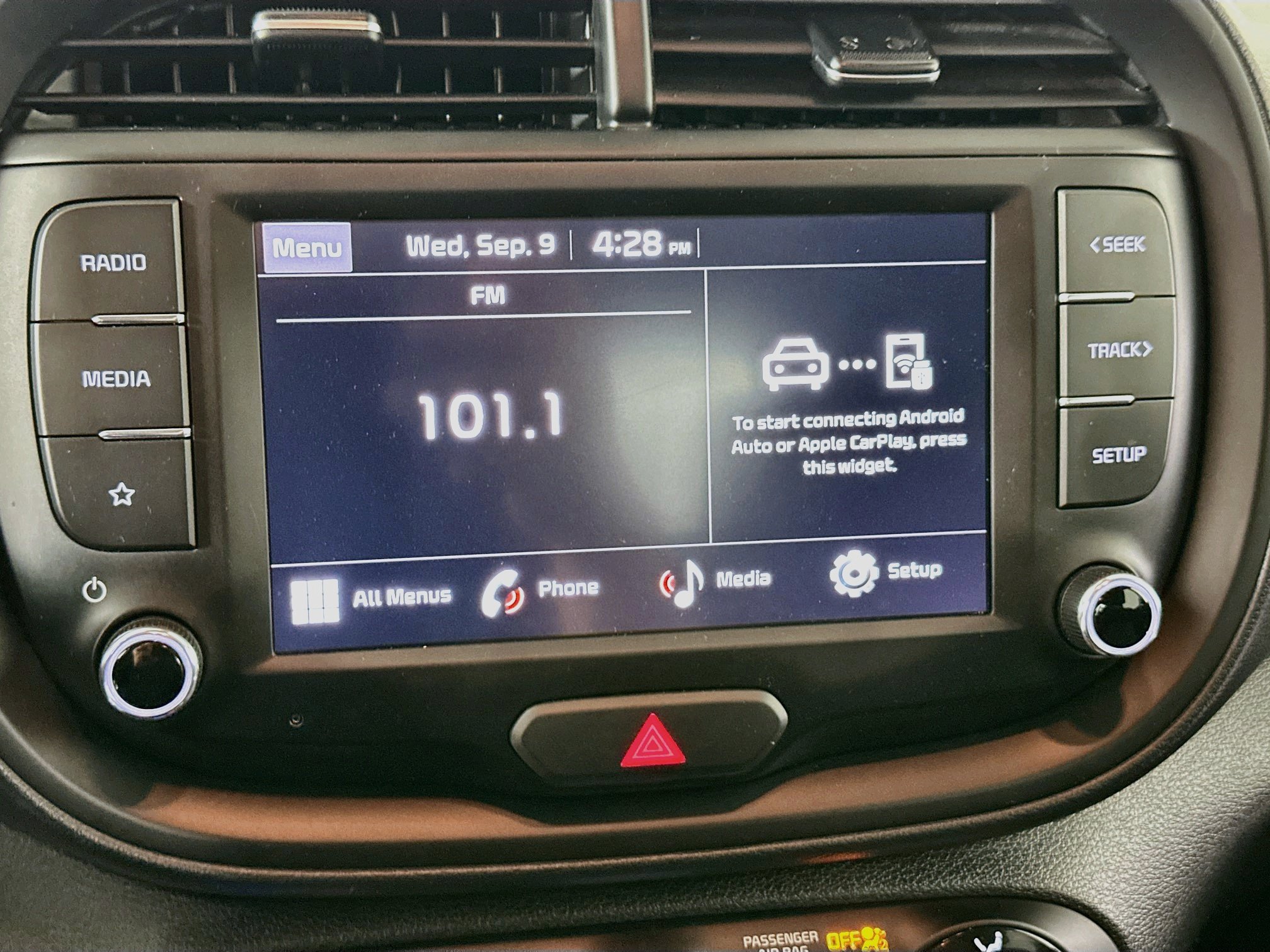 Used 2025 Kia Soul LX w/ LX Technology Package FWD image 21