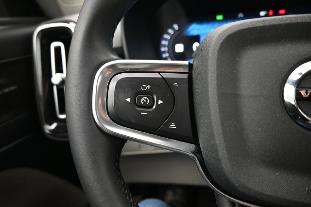 Used 2023 Volvo XC40 B5 Ultimate w/ Climate Package AWD/4WD image 25