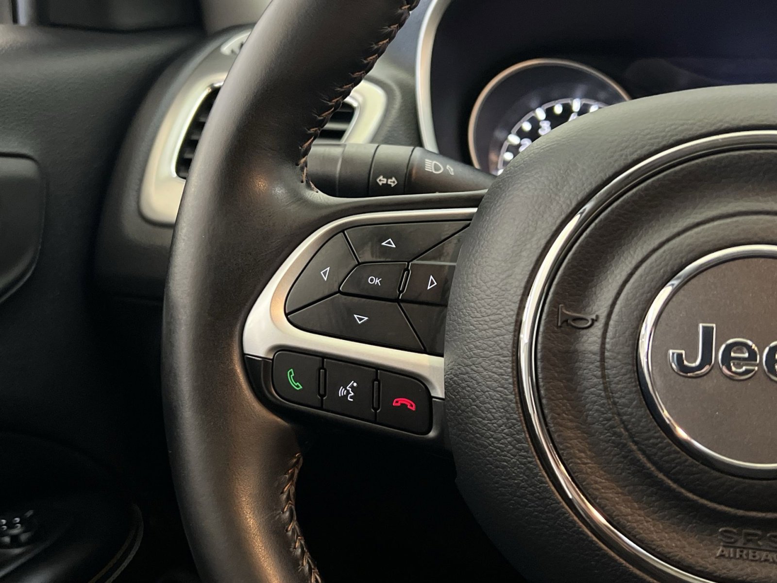 Used 2018 Jeep Compass Latitude AWD/4WD image 36