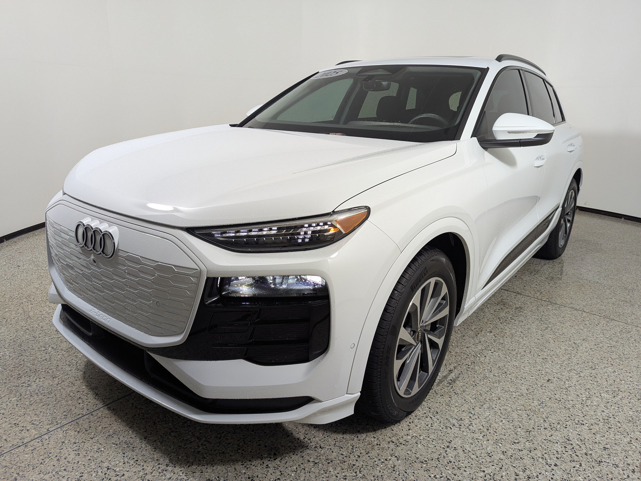 Certified 2025 Audi Q6 e-tron Prestige AWD/4WD image 3