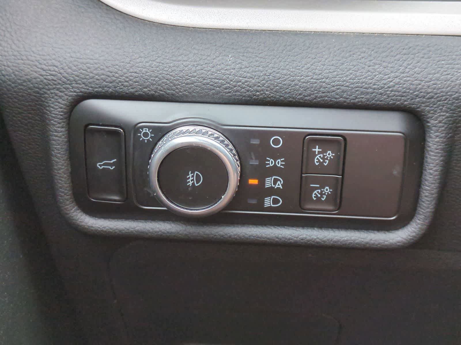 Used 2023 Ford Explorer XLT w/ Equipment Group 202A AWD/4WD image 28