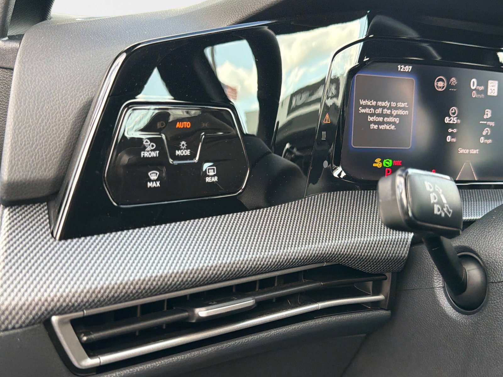 Used 2025 Volkswagen Golf image 55