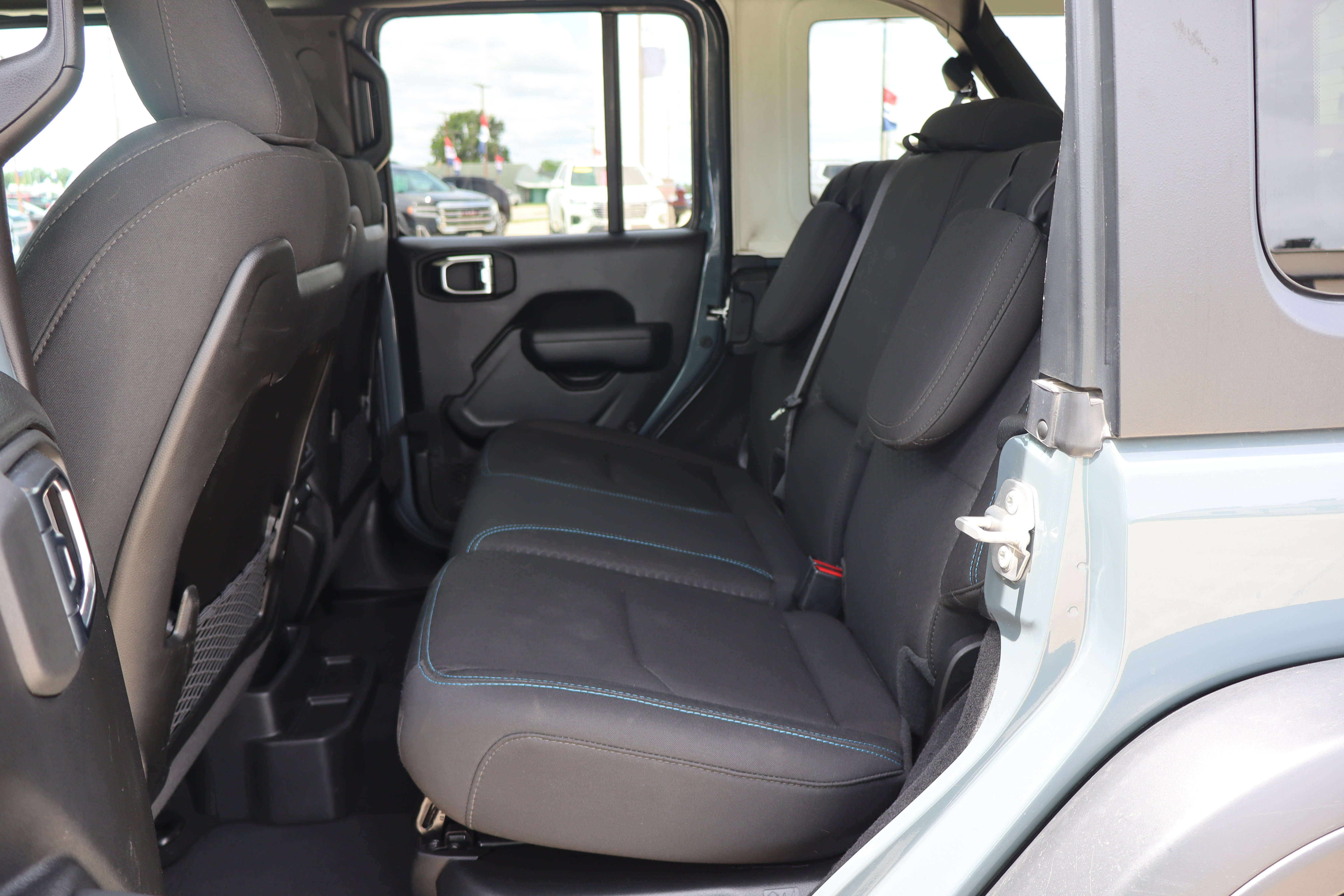 Used 2025 Jeep Wrangler Unlimited Rubicon 4xe w/ Safety Group AWD/4WD image 10