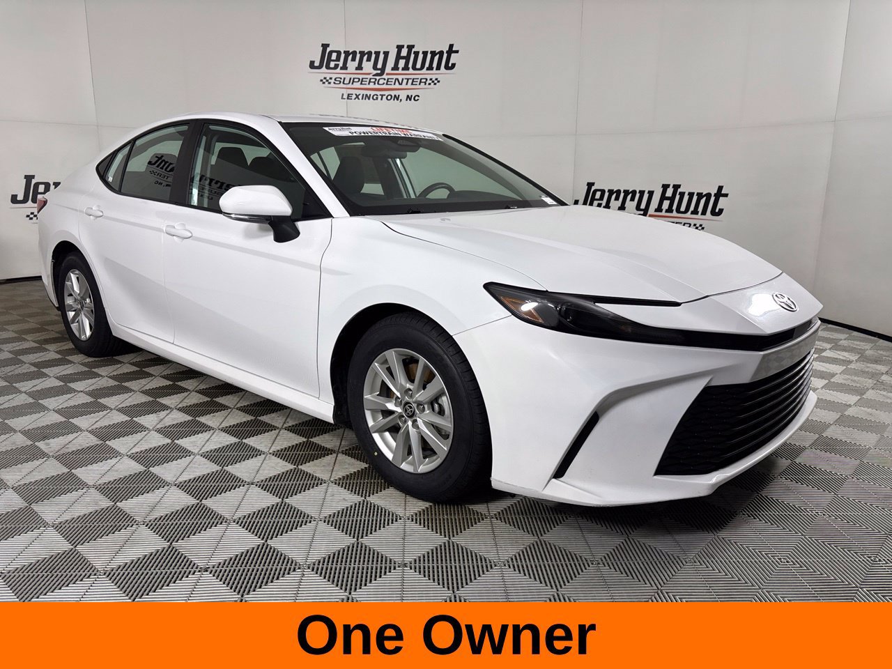Used 2025 Toyota Camry LE FWD image 4