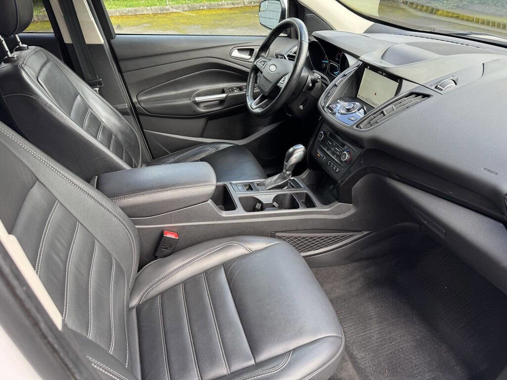 Used 2019 Ford Escape Titanium image 15
