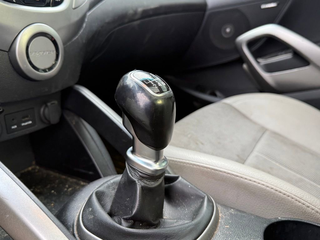 Used 2013 Hyundai Veloster w/ Style Pkg image 20