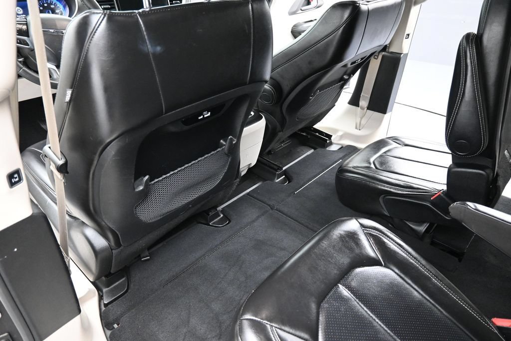 Used 2023 Chrysler Pacifica Touring-L FWD image 25
