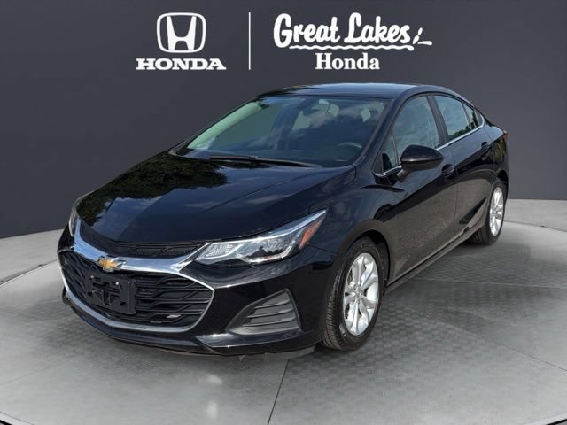 Used 2019 Chevrolet Cruze LT FWD image 2