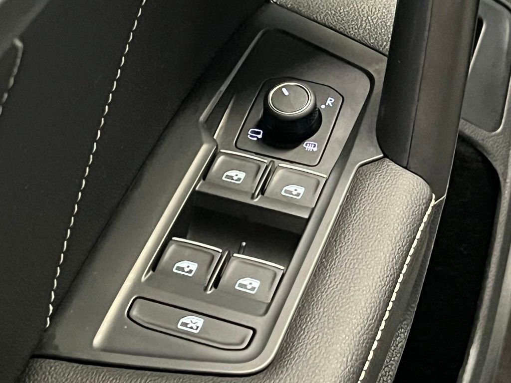 Used 2022 Volkswagen Tiguan SEL R-Line image 15