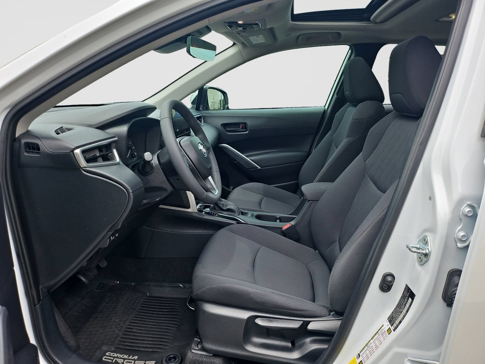 Used 2024 Toyota Corolla Cross LE w/ Moonroof Package FWD image 22