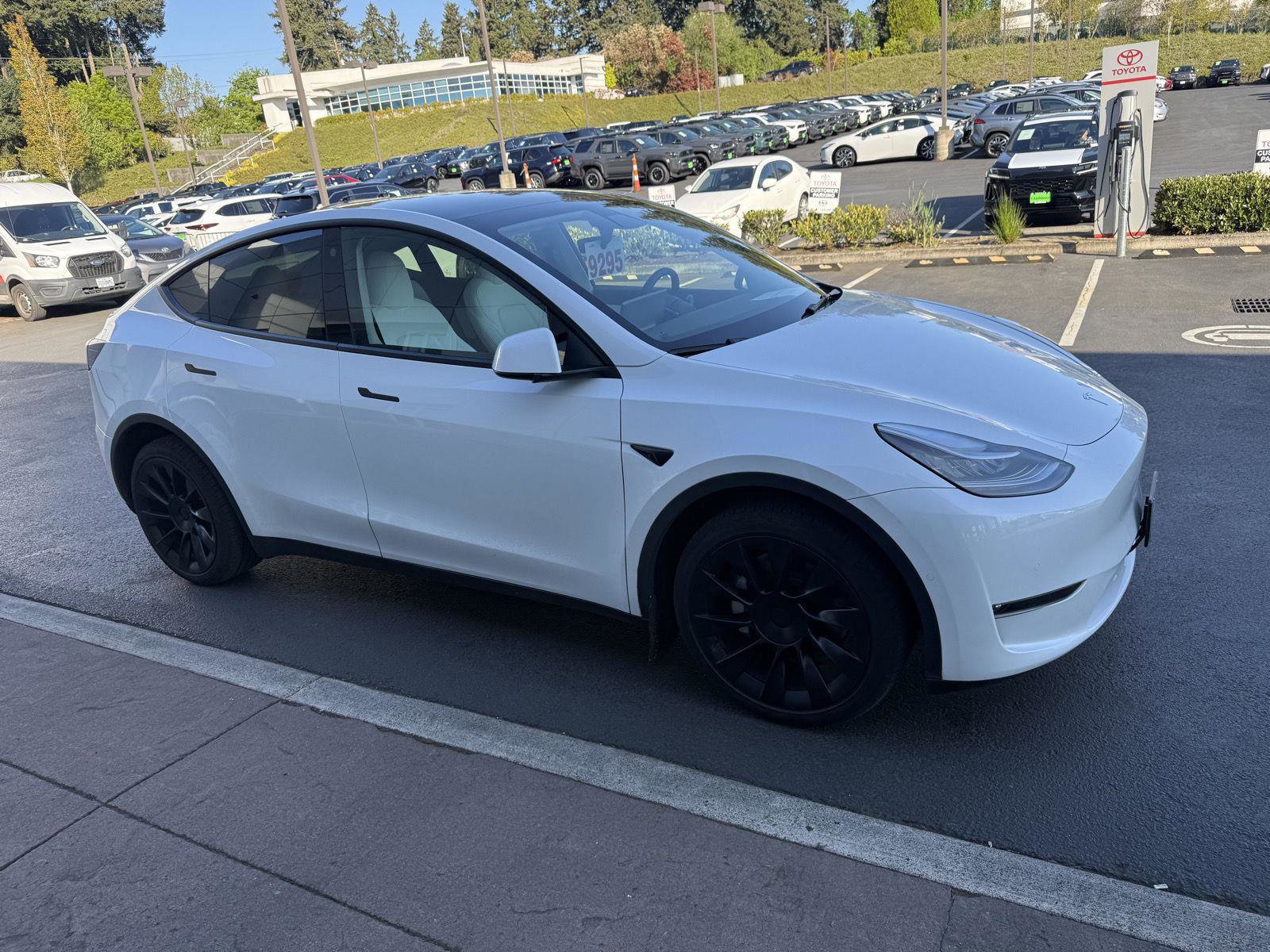 Used 2022 Tesla Model Y Long Range AWD/4WD image 7