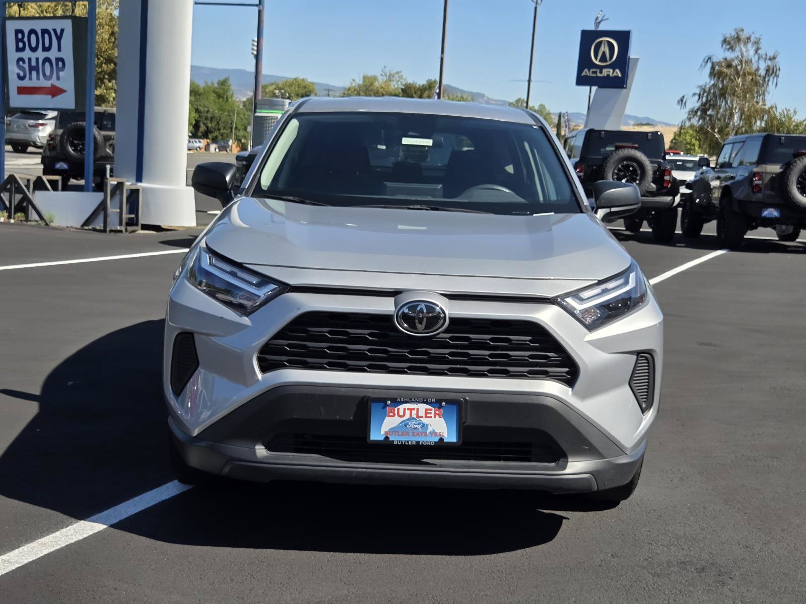 Used 2025 Toyota RAV4 LE AWD/4WD image 2