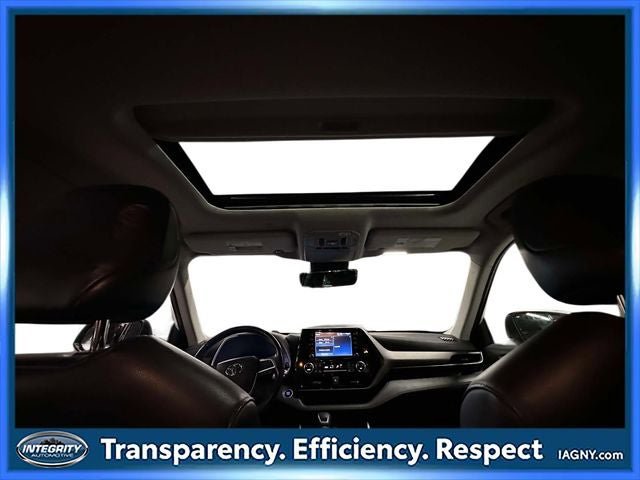 Used 2022 Toyota Highlander XLE AWD/4WD image 23