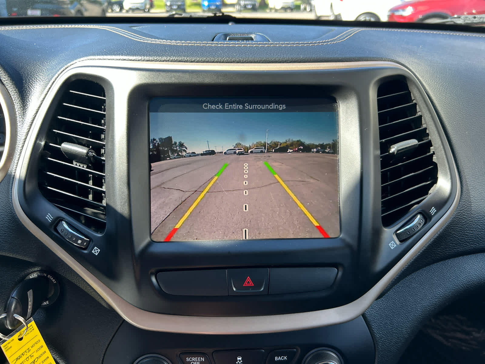Used 2015 Jeep Cherokee Latitude w/ Cold Weather Group FWD image 16