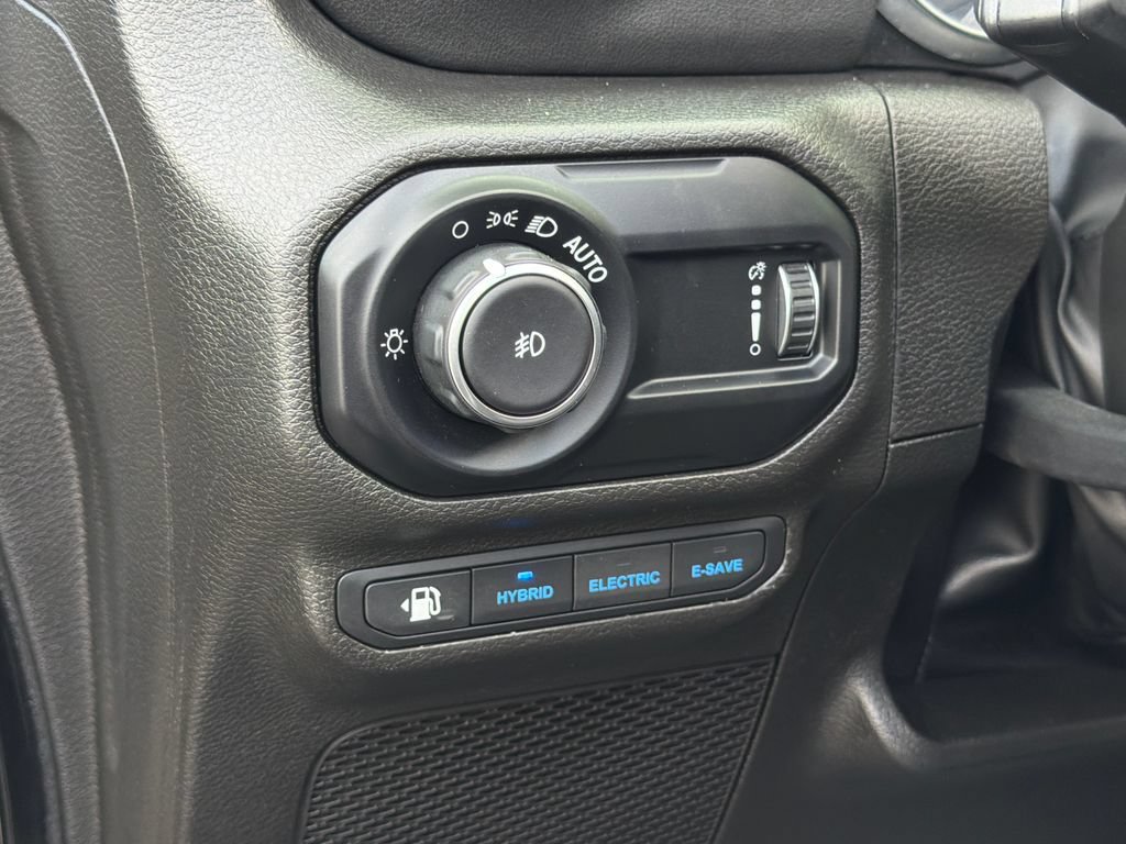 Used 2023 Jeep Wrangler Unlimited Sahara AWD/4WD image 11