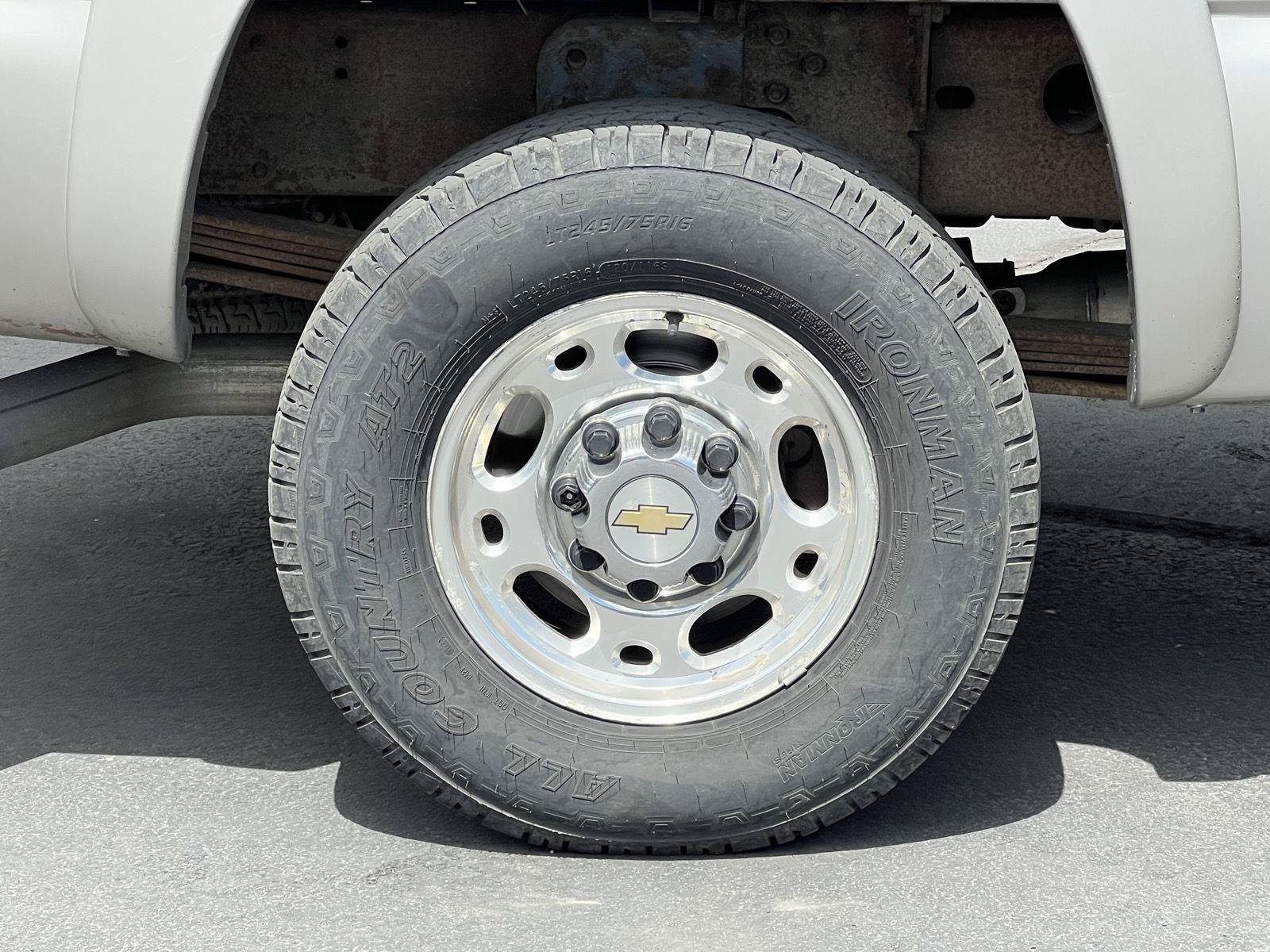 Used 2005 Chevrolet Silverado 2500 LT w/ Heavy-Duty Power Package AWD/4WD image 15