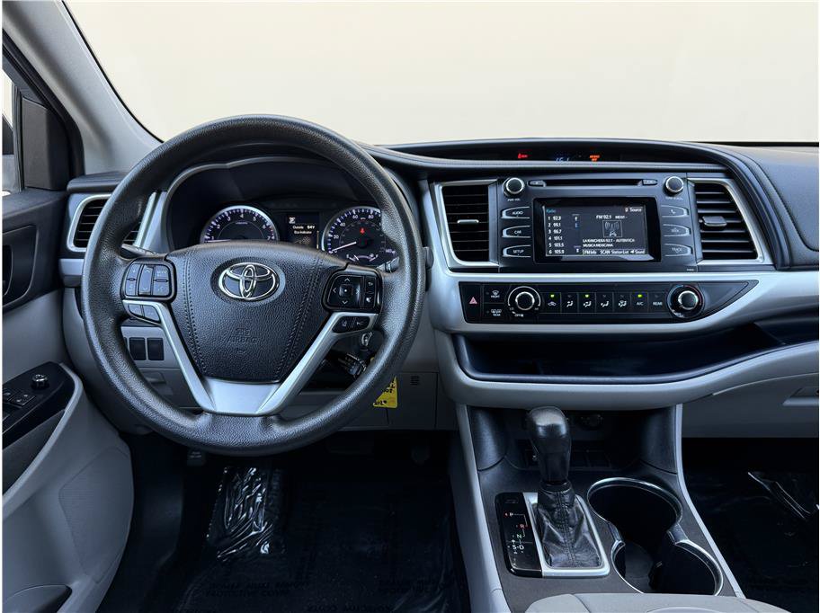 Used 2019 Toyota Highlander LE FWD image 26