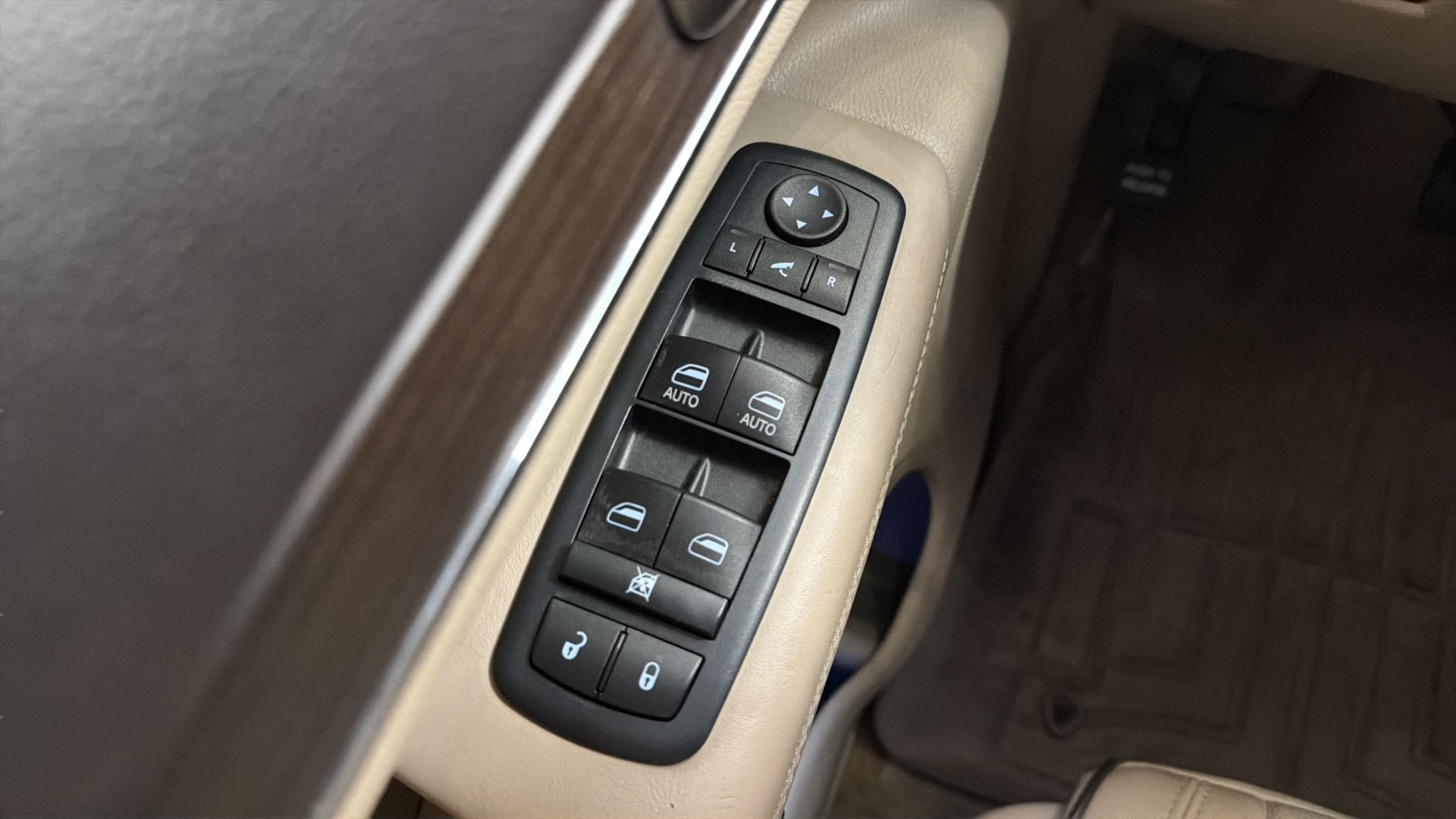 Used 2015 Jeep Grand Cherokee Overland RWD image 19