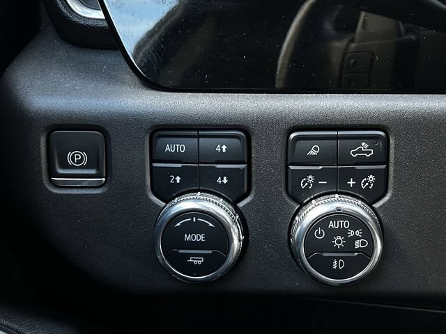 Used 2023 GMC Sierra 1500 SLT AWD/4WD image 24